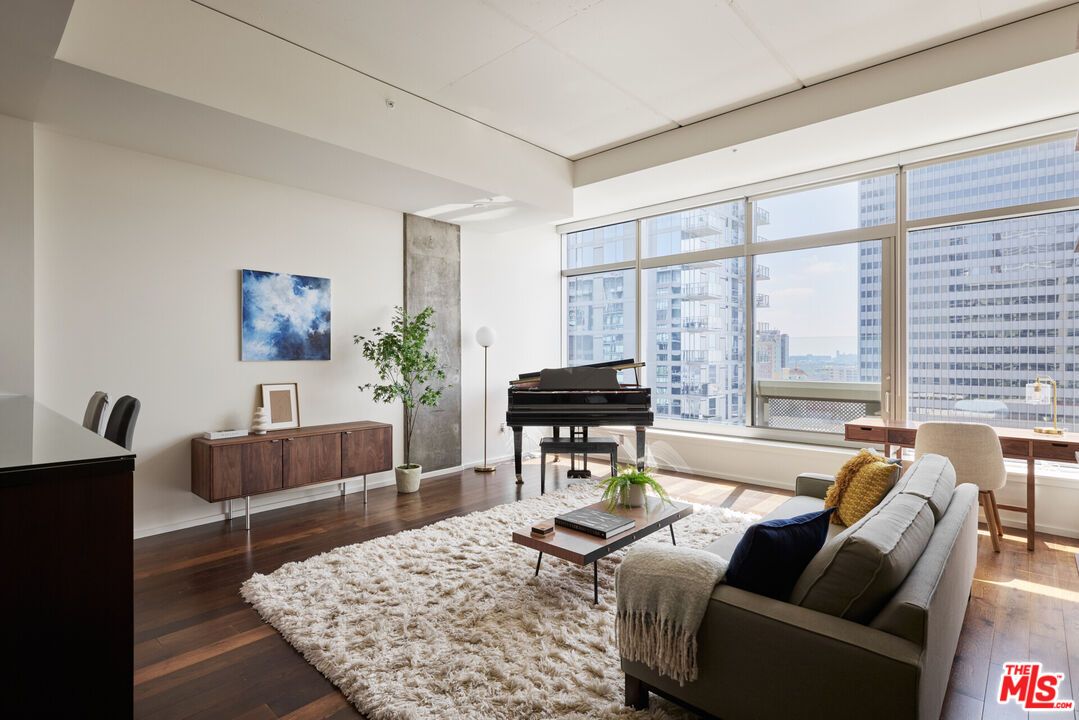 1155 S Grand Ave Unit: 1307