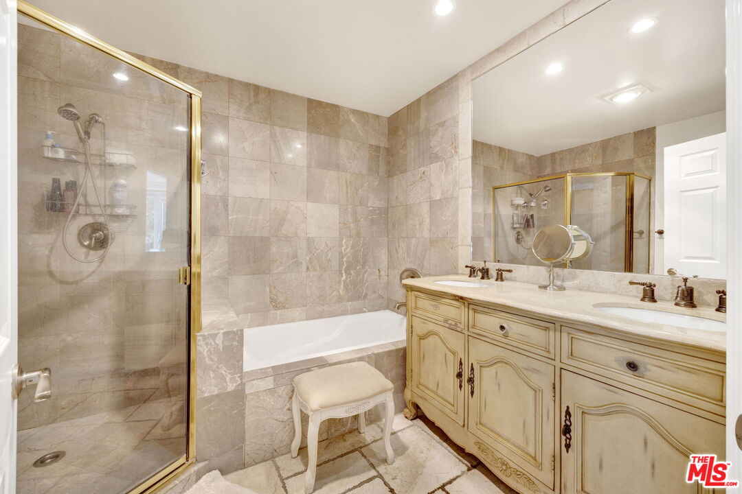 11952 Montana Ave Unit: 303