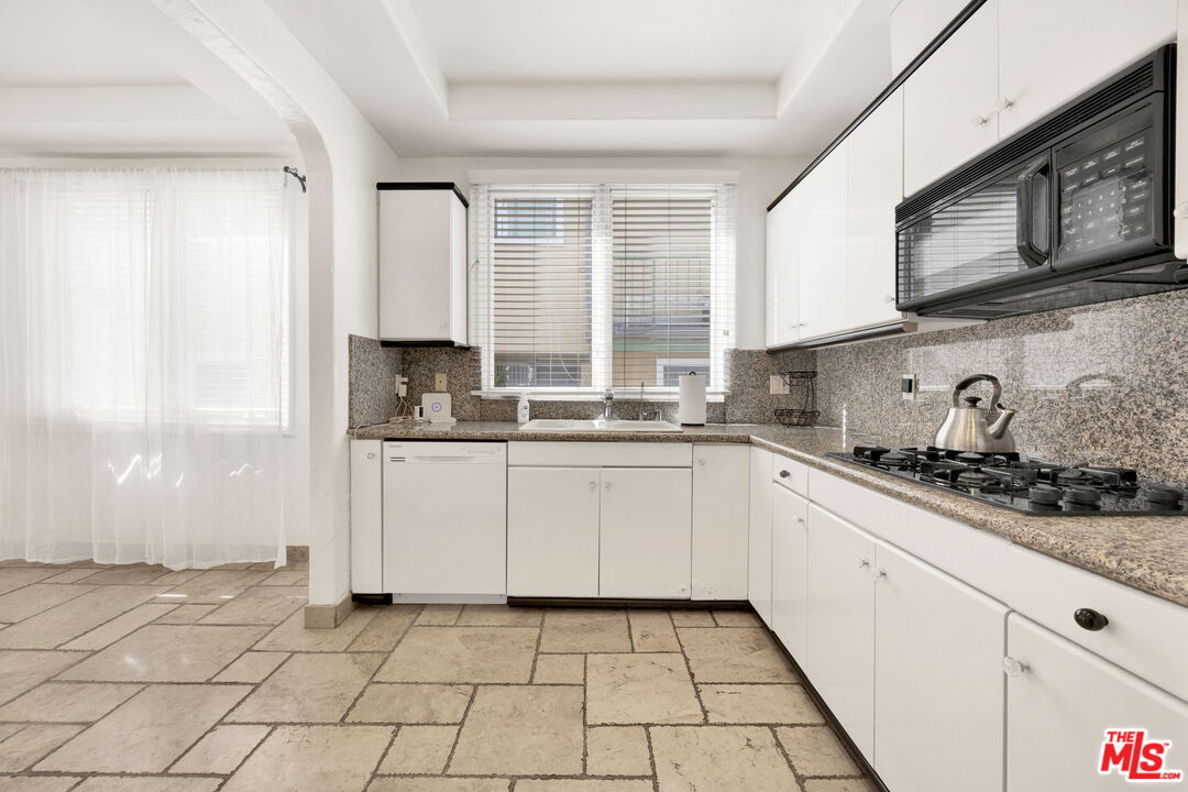 11952 Montana Ave Unit: 303