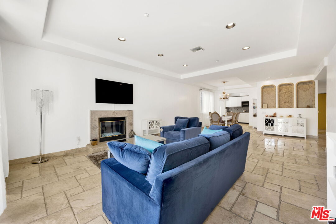 11952 Montana Ave Unit: 303