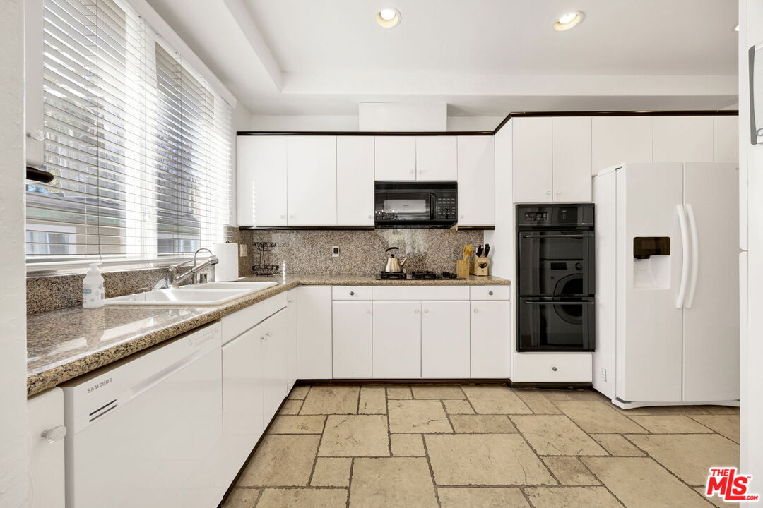 11952 Montana Ave Unit: 303