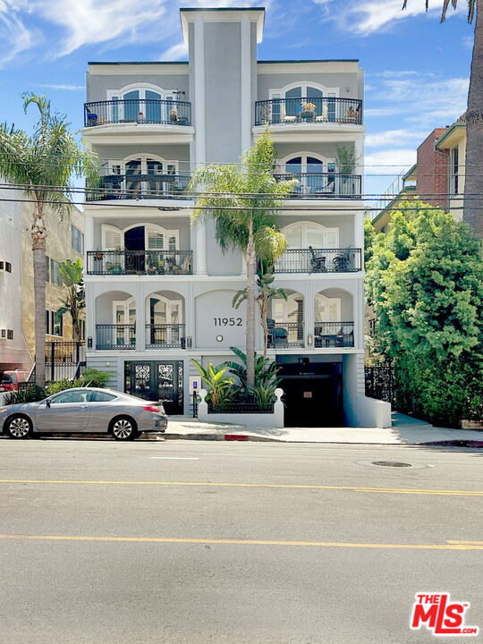 11952 Montana Ave Unit: 303