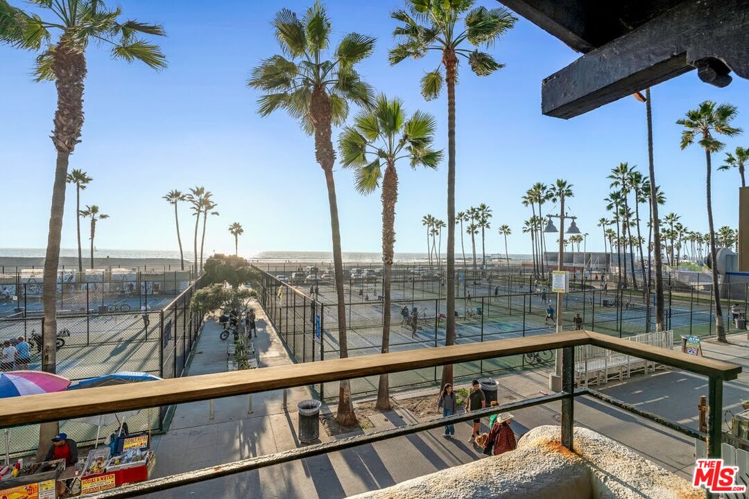 1915 Ocean Front Walk