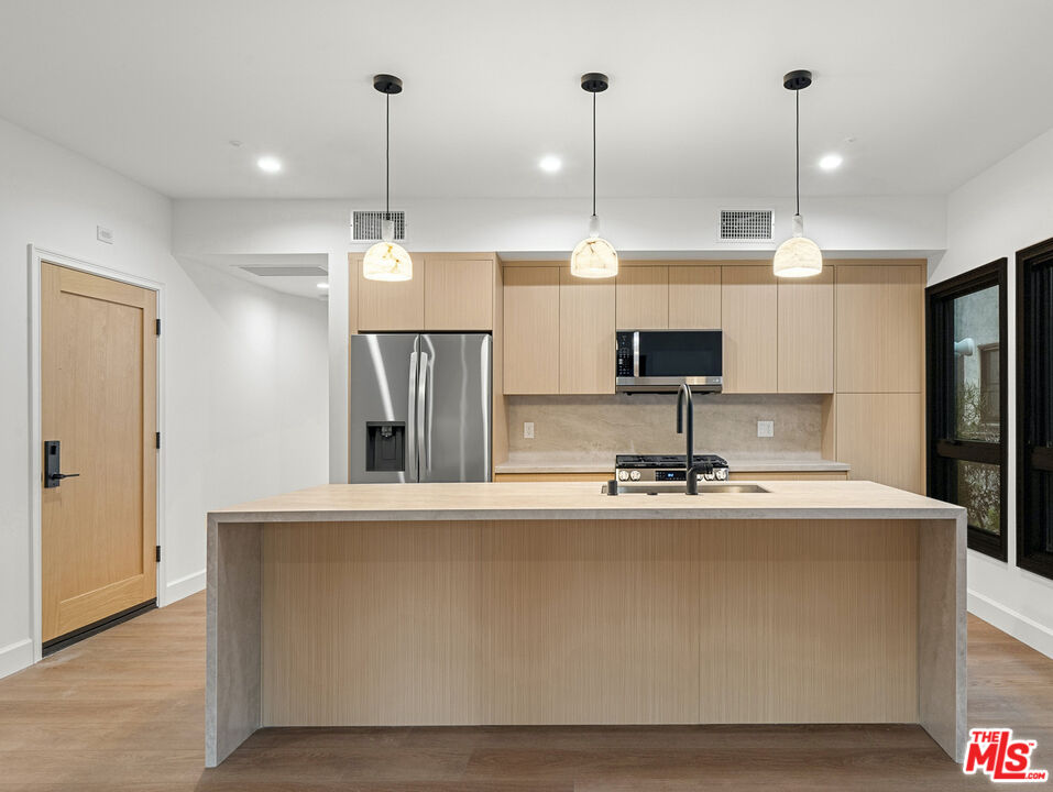 132 S Oakhurst Dr Unit: 1