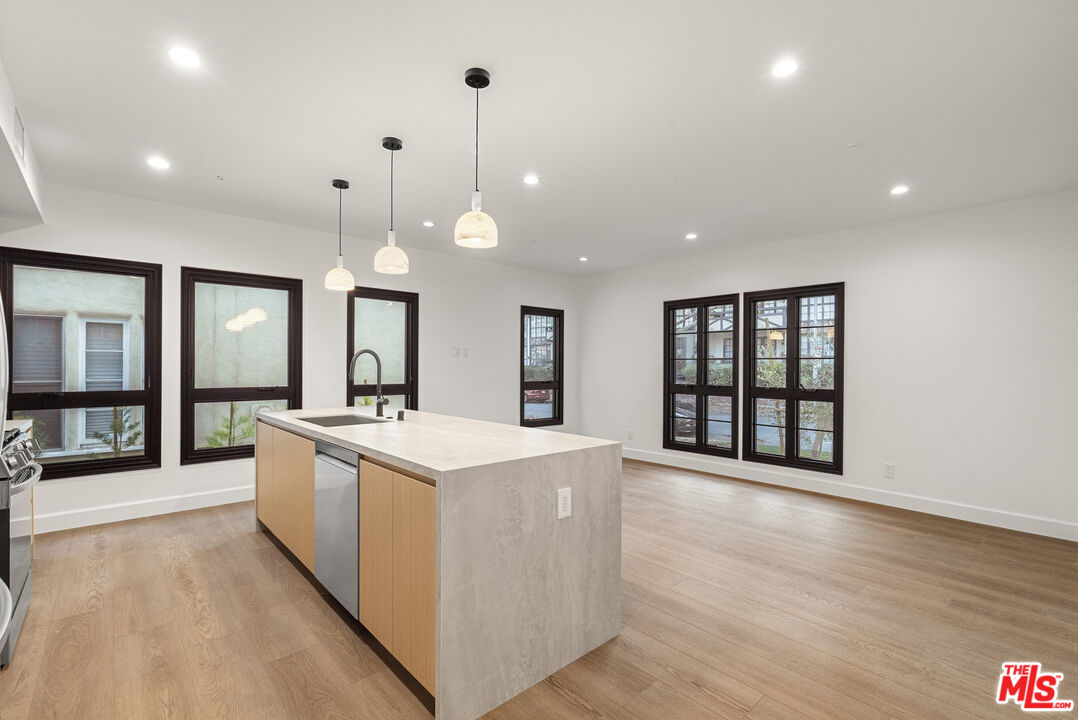 132 S Oakhurst Dr Unit: 1
