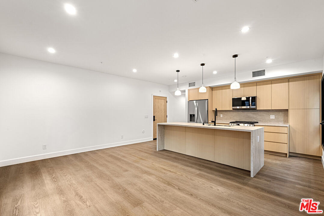 132 S Oakhurst Dr Unit: 1