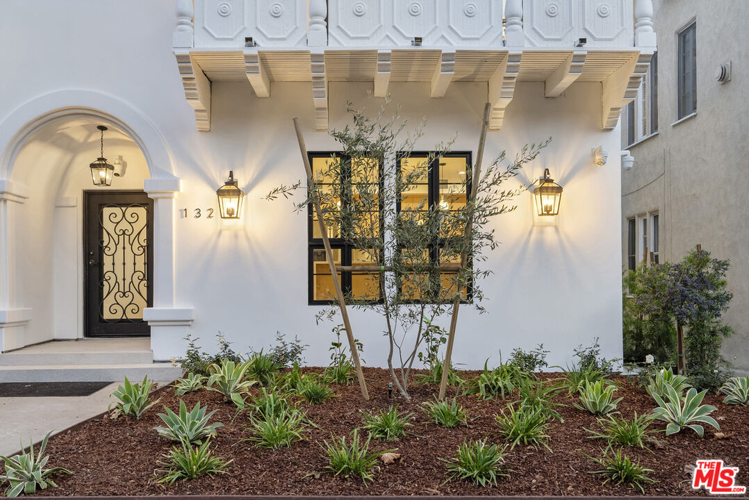 132 S Oakhurst Dr Unit: 1
