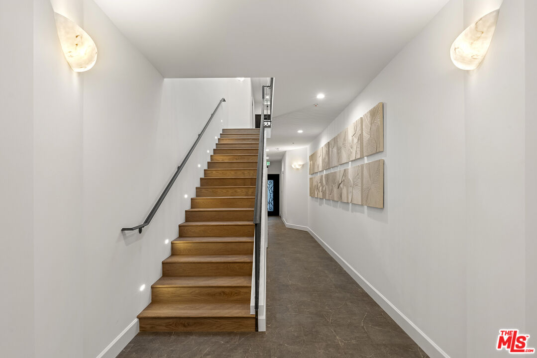 132 S Oakhurst Dr Unit: 1