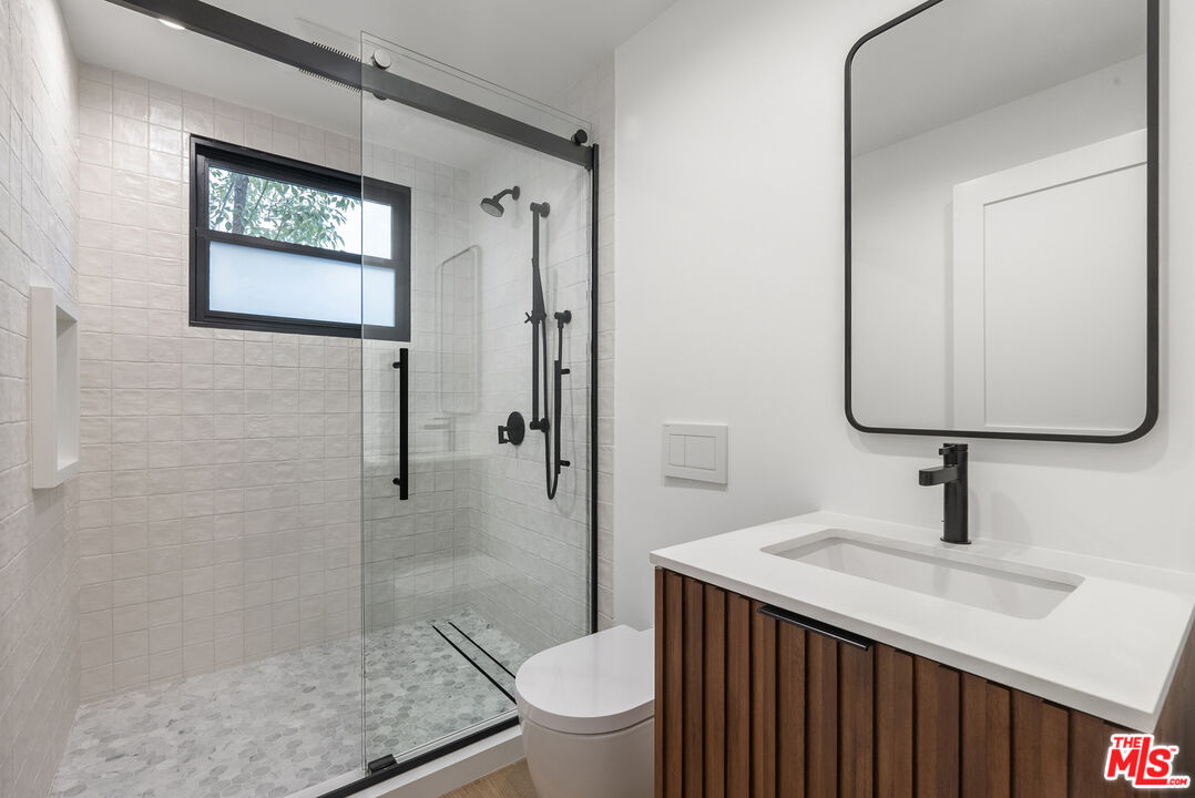 132 S Oakhurst Dr Unit: 1