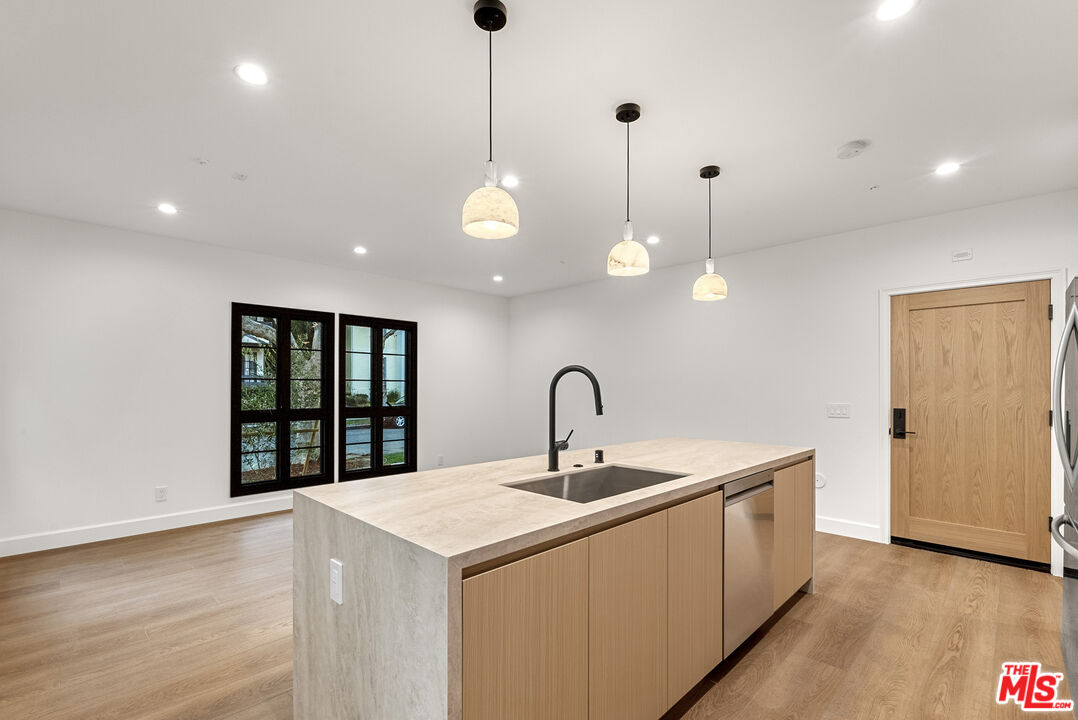 132 S Oakhurst Dr Unit: 1