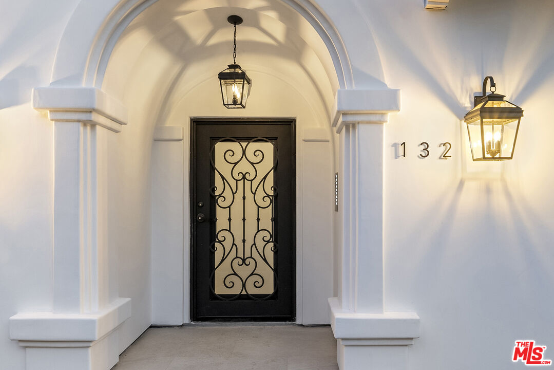 132 S Oakhurst Dr Unit: 1