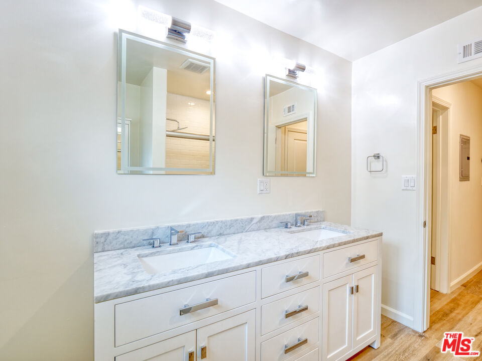 337 N Oakhurst Dr Unit: 6