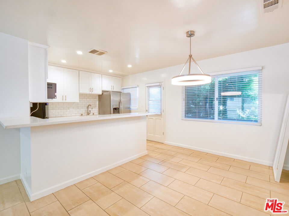 337 N Oakhurst Dr Unit: 6