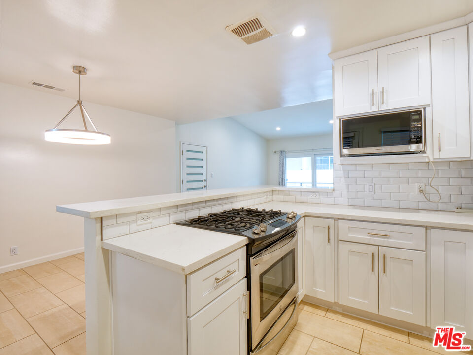 337 N Oakhurst Dr Unit: 6
