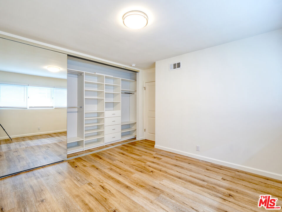 337 N Oakhurst Dr Unit: 6
