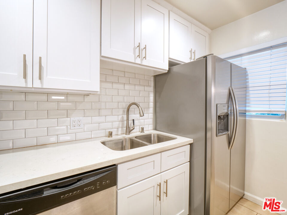337 N Oakhurst Dr Unit: 6
