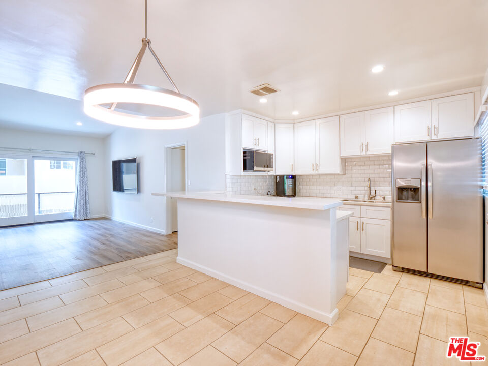 337 N Oakhurst Dr Unit: 6