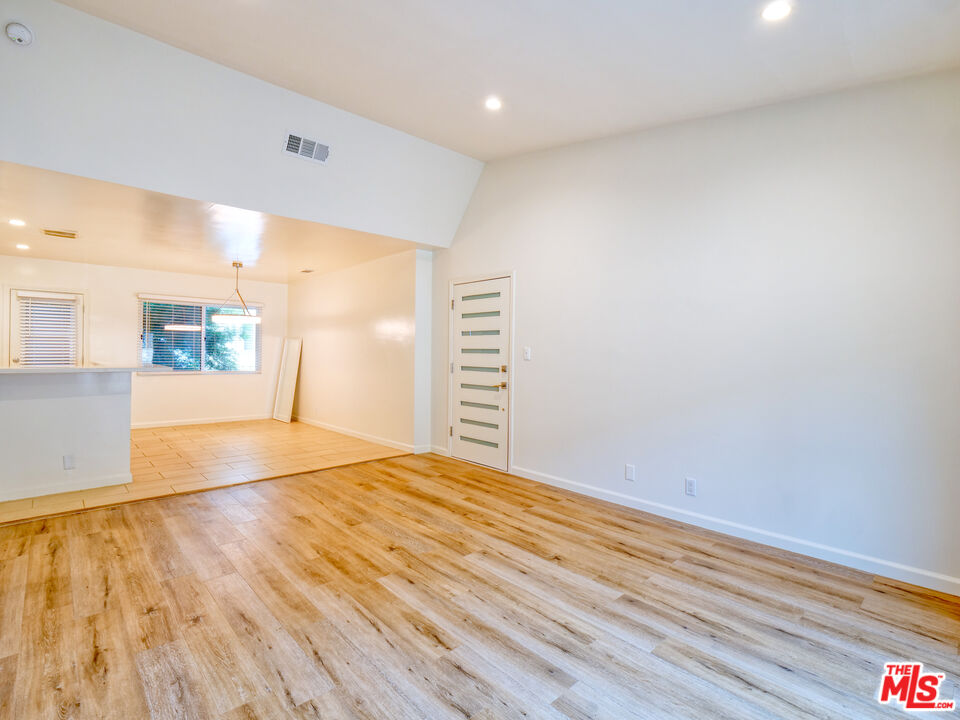 337 N Oakhurst Dr Unit: 6