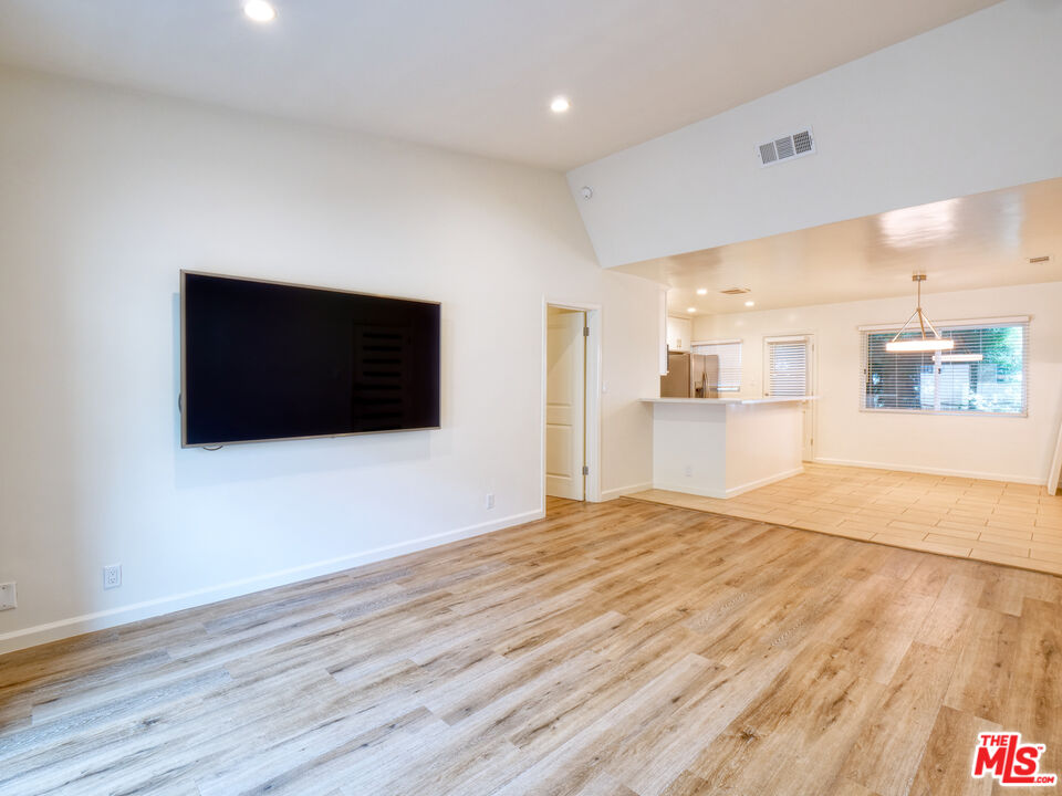 337 N Oakhurst Dr Unit: 6
