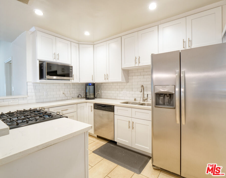337 N Oakhurst Dr Unit: 6