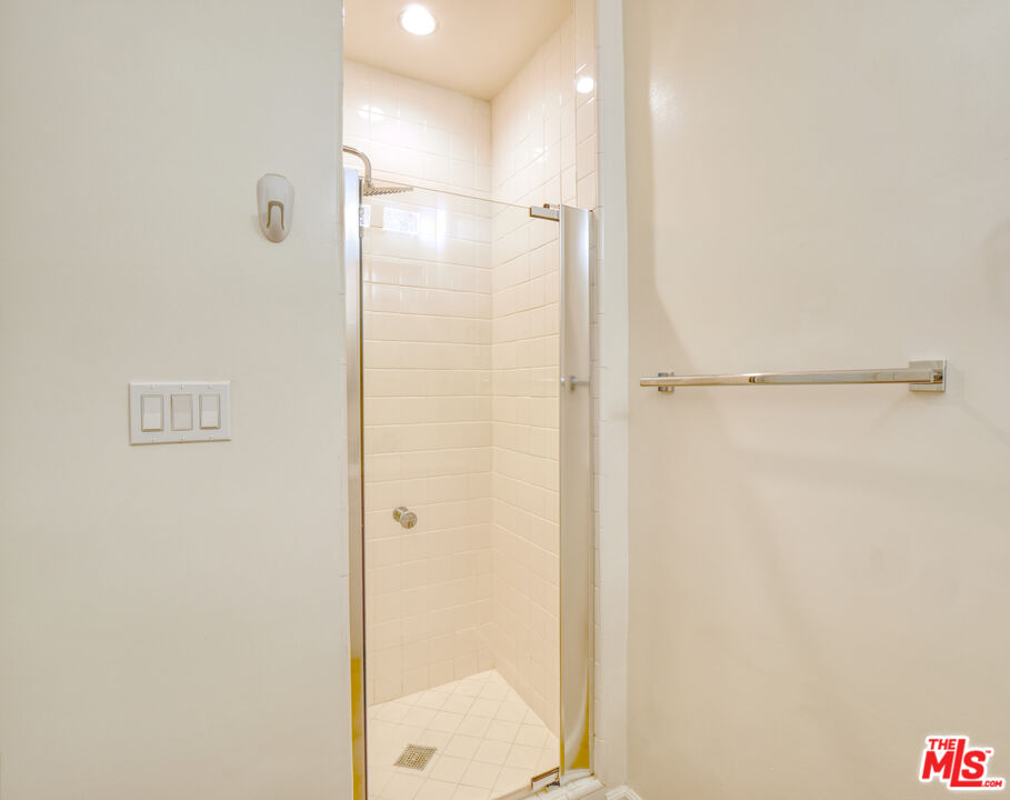 337 N Oakhurst Dr Unit: 6