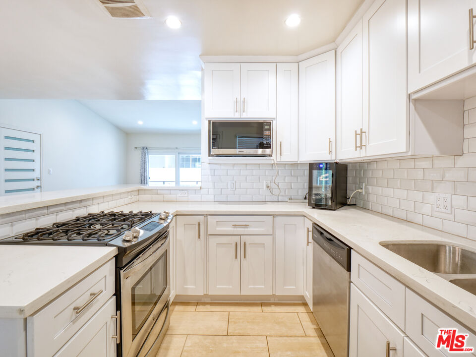 337 N Oakhurst Dr Unit: 6