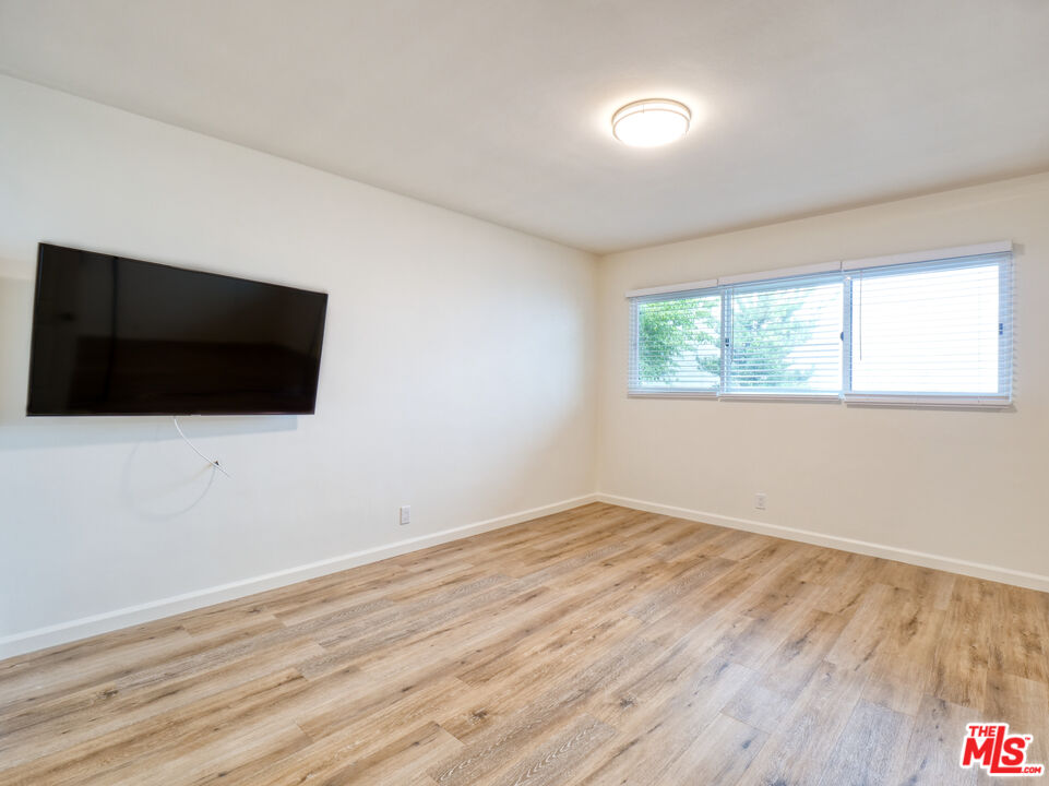 337 N Oakhurst Dr Unit: 6