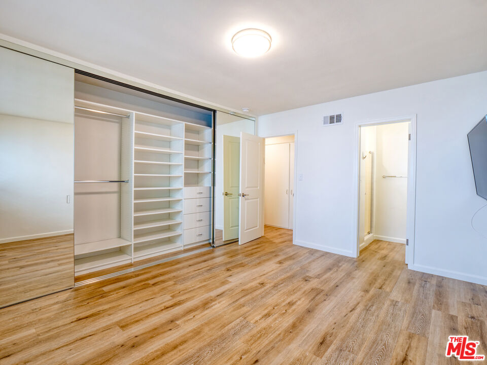 337 N Oakhurst Dr Unit: 6