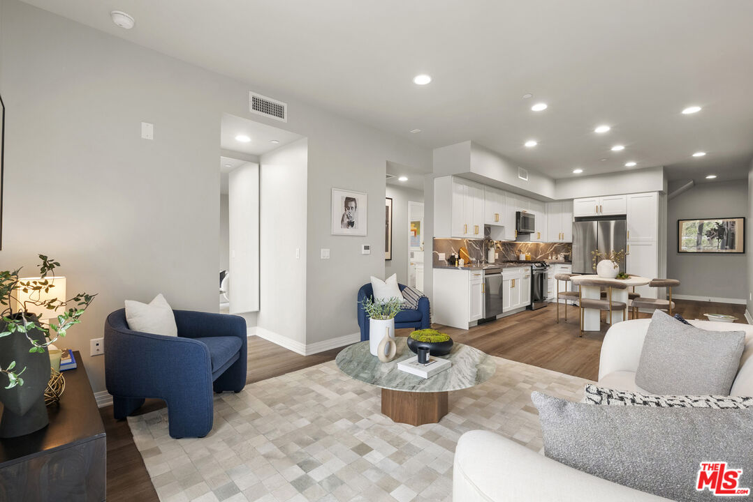 7428 Santa Monica Blvd Unit: 301