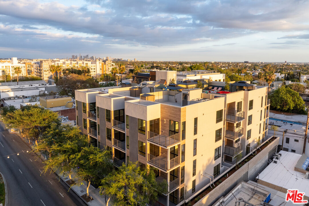 7428 Santa Monica Blvd Unit: 301