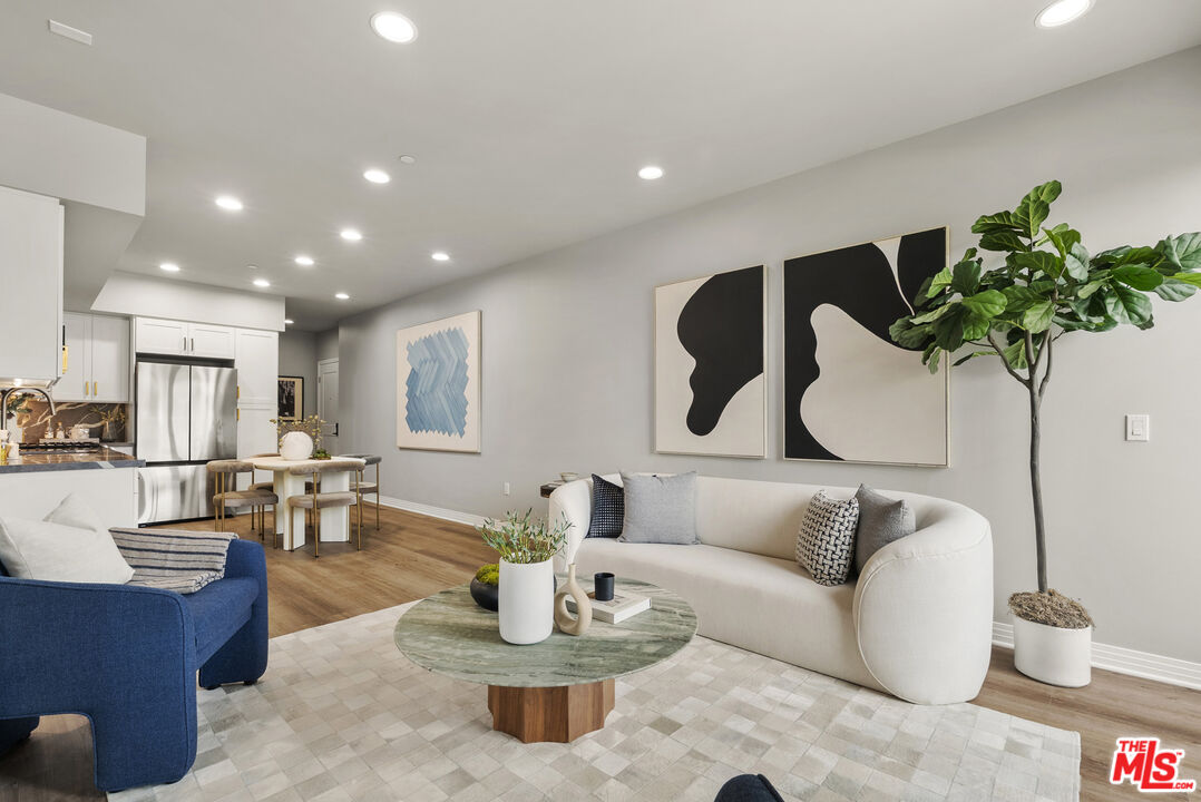 7428 Santa Monica Blvd Unit: 301