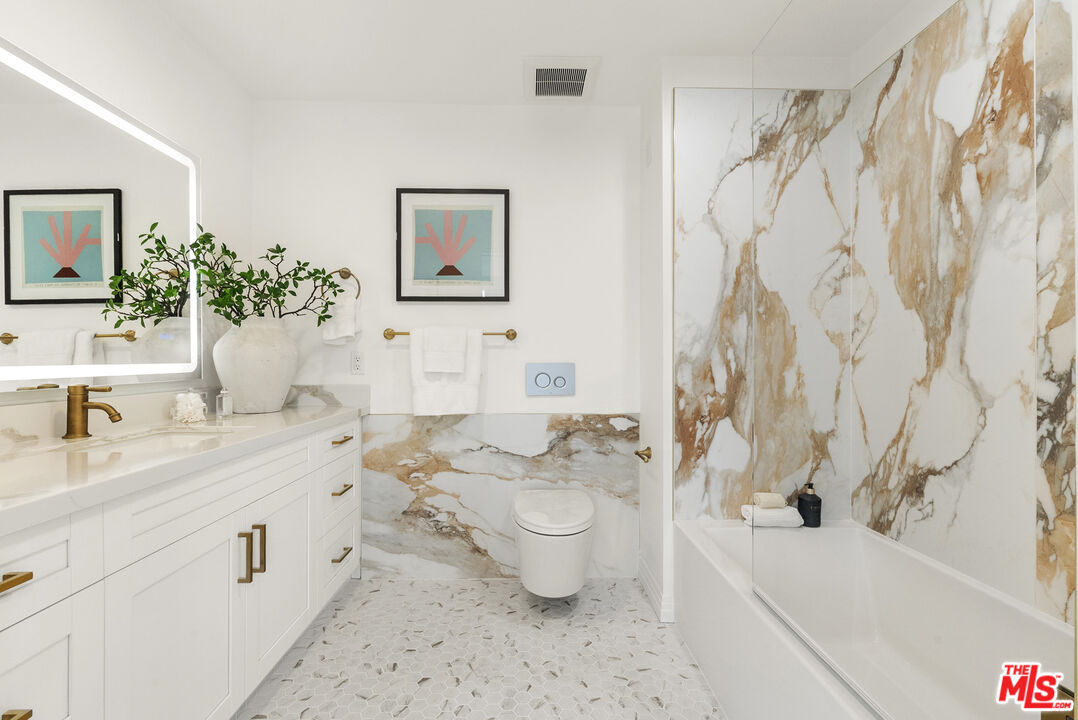 7428 Santa Monica Blvd Unit: 301