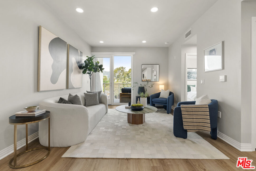 7428 Santa Monica Blvd Unit: 301