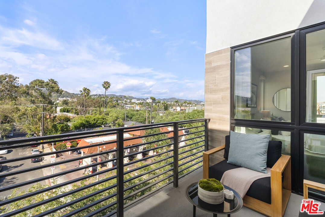 7428 Santa Monica Blvd Unit: 301