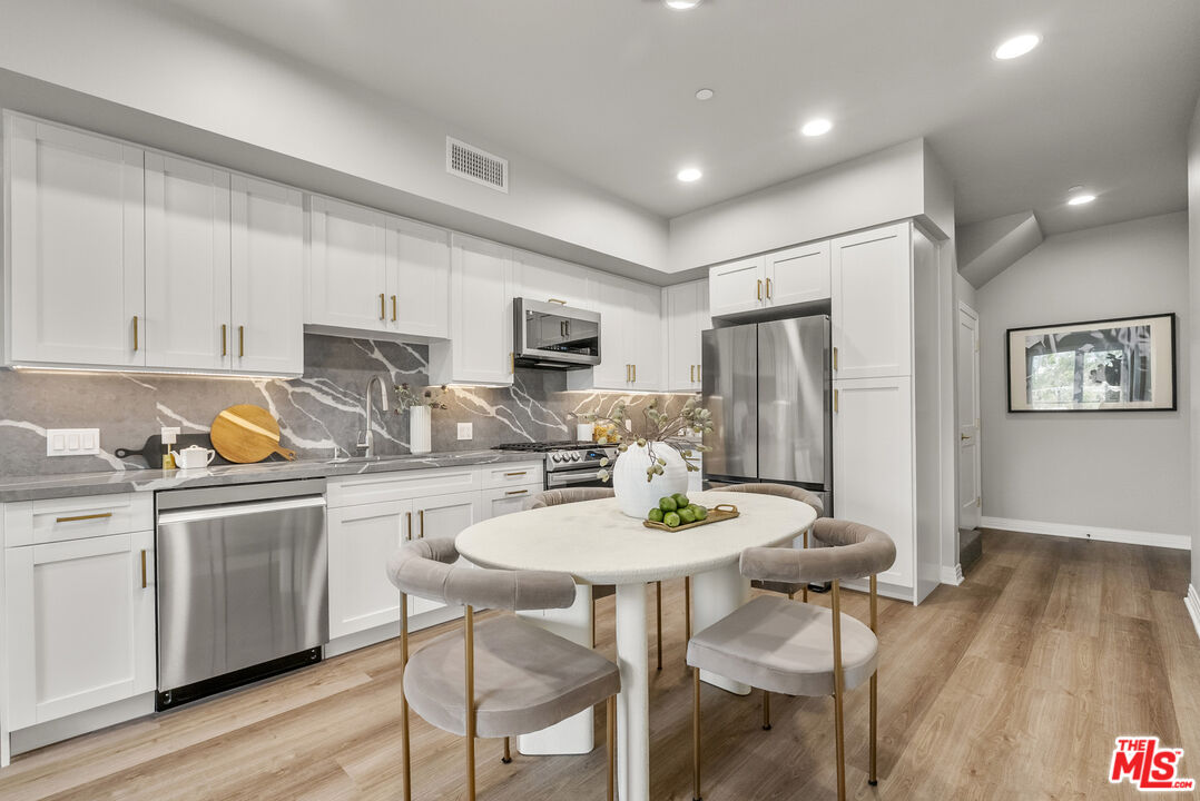 7428 Santa Monica Blvd Unit: 301