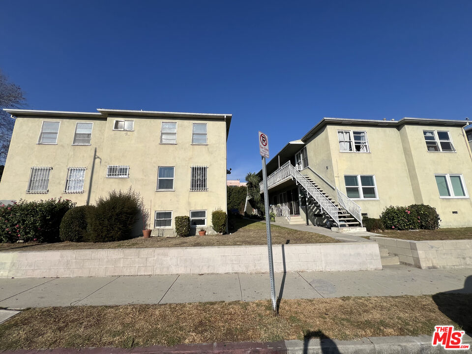 4821 San Vicente Blvd