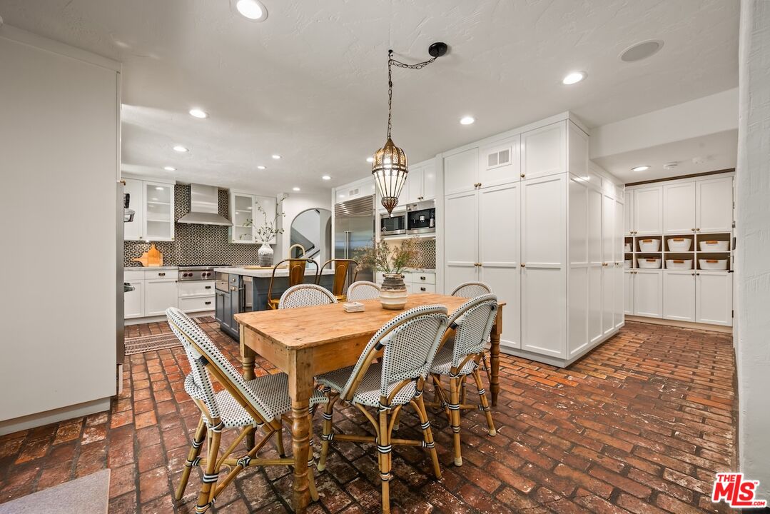 11662 Duque Dr