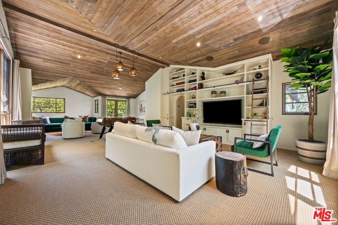 11662 Duque Dr