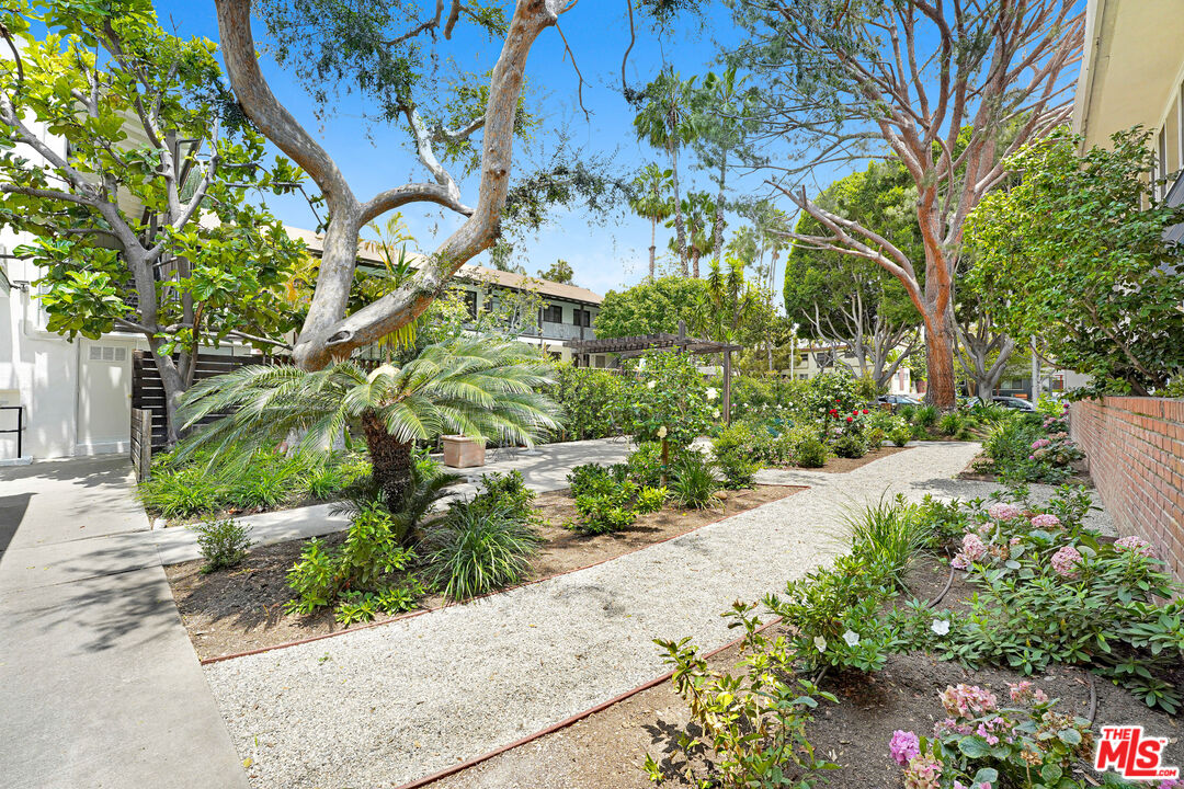 1219 N Crescent Heights Blvd Unit: B
