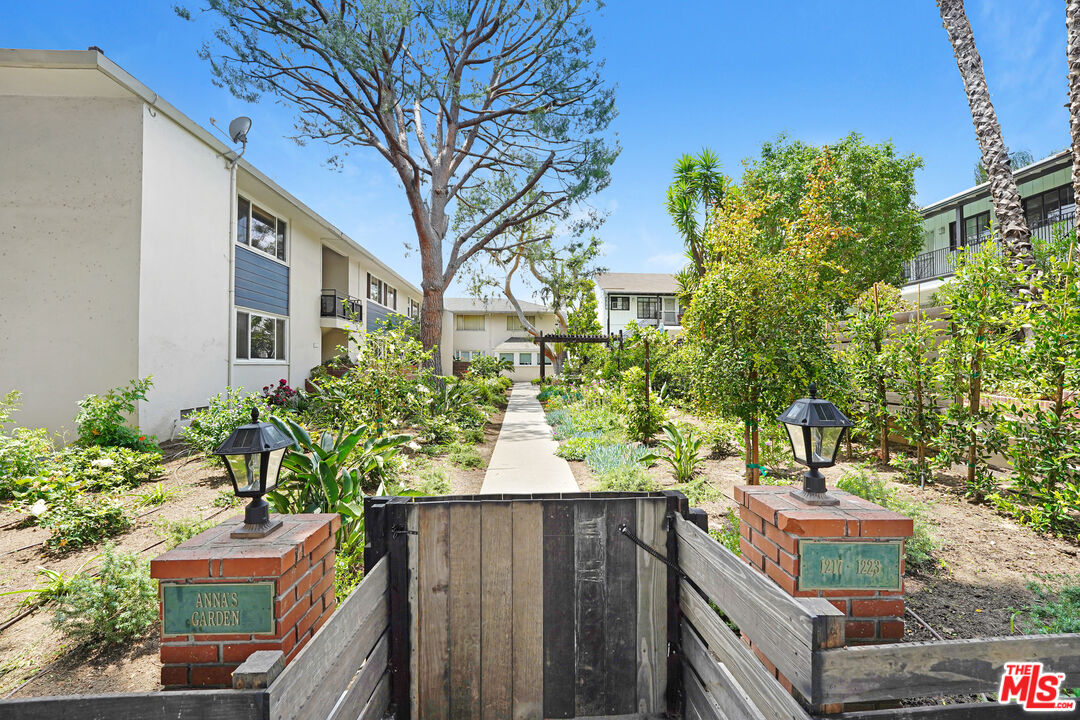 1219 N Crescent Heights Blvd Unit: B