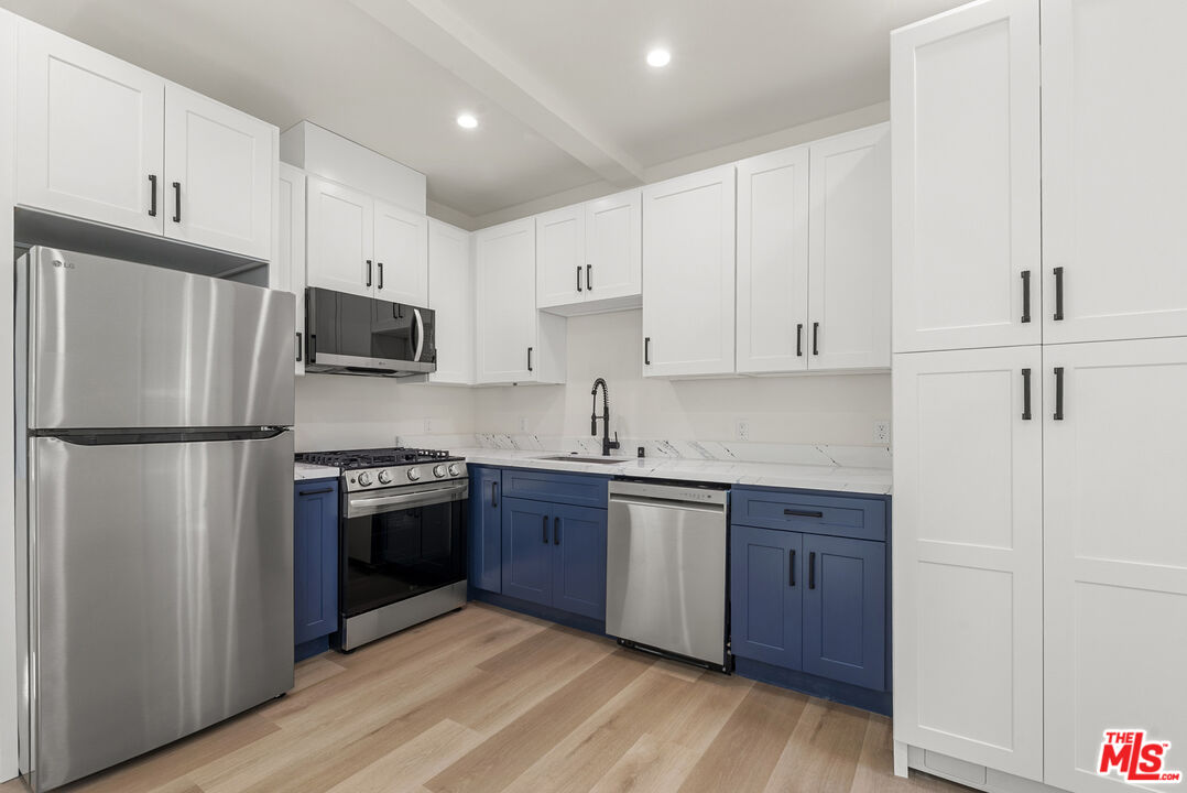 1305 Lucile Ave Unit: 5