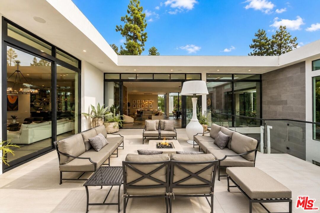1049 Loma Vista Dr