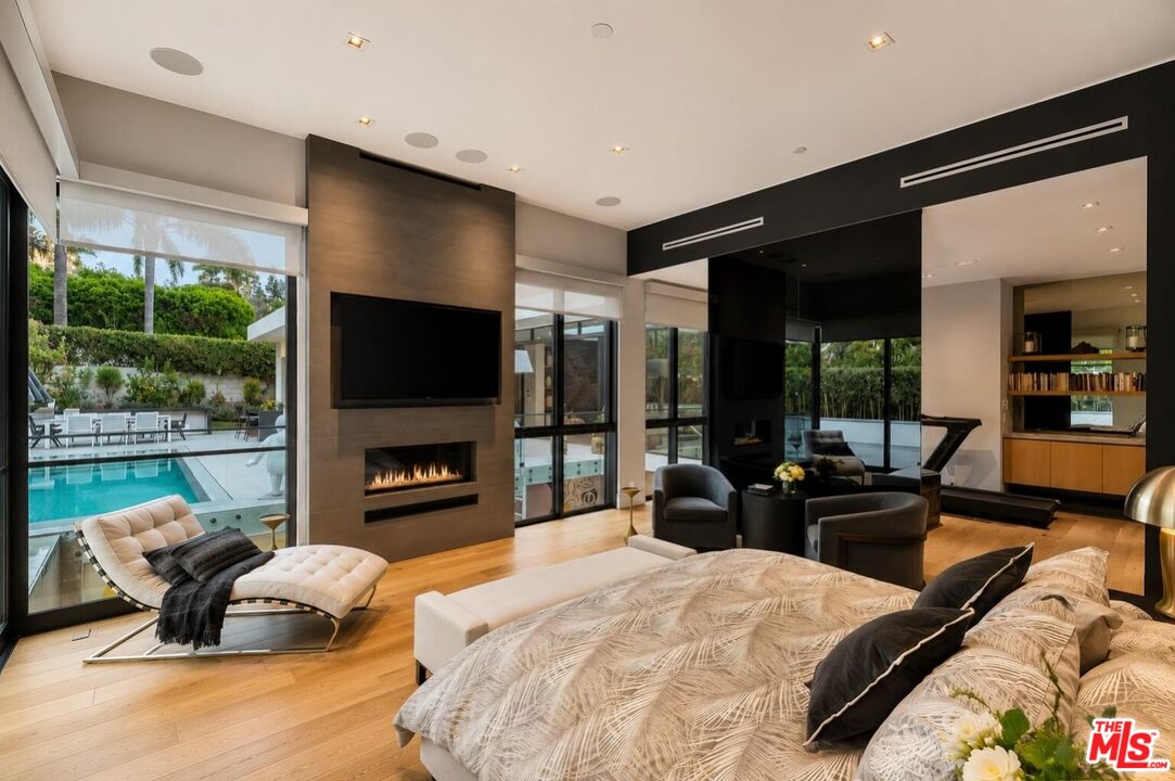 1049 Loma Vista Dr