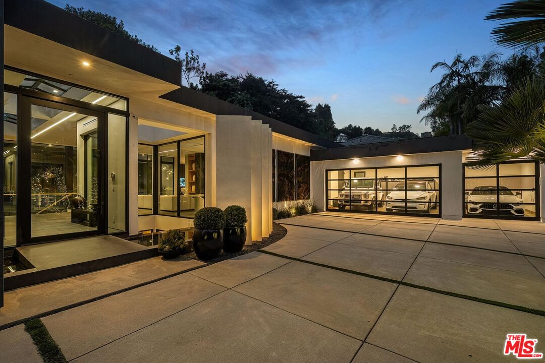1049 Loma Vista Dr