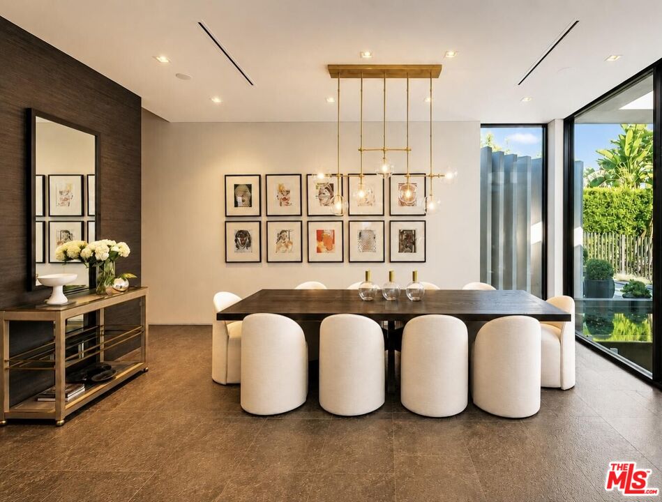 1049 Loma Vista Dr
