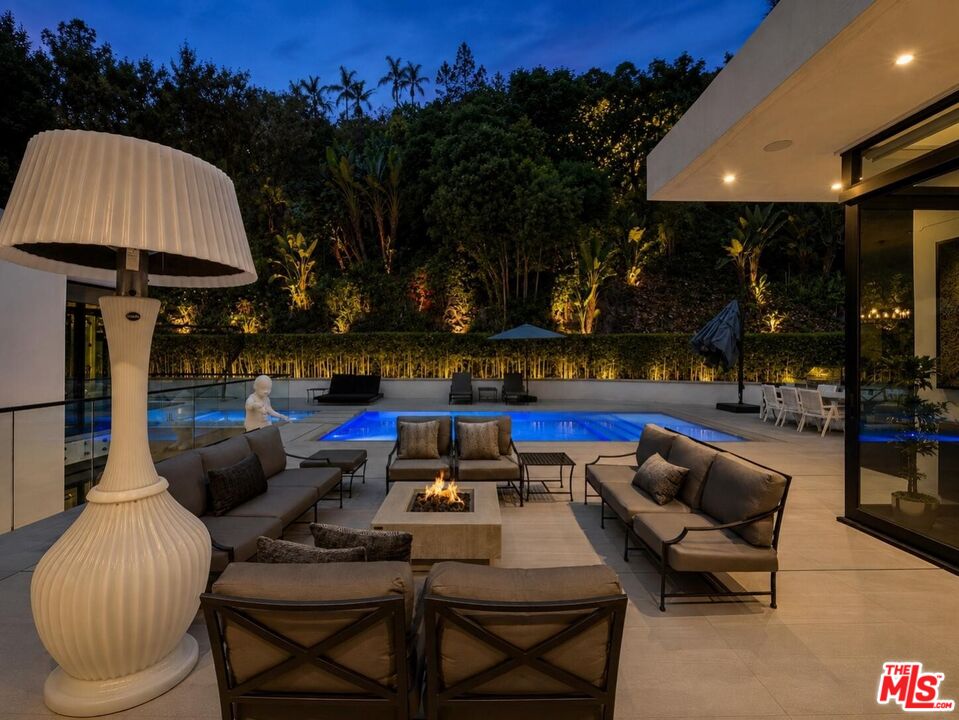1049 Loma Vista Dr