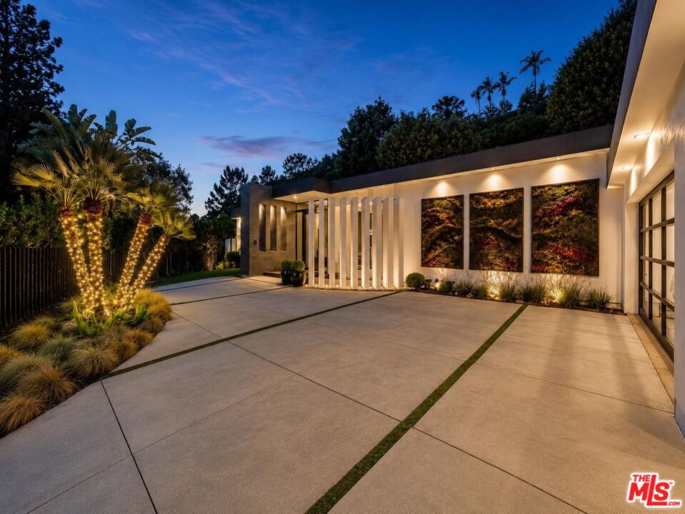 1049 Loma Vista Dr