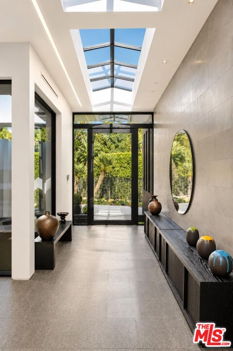 1049 Loma Vista Dr