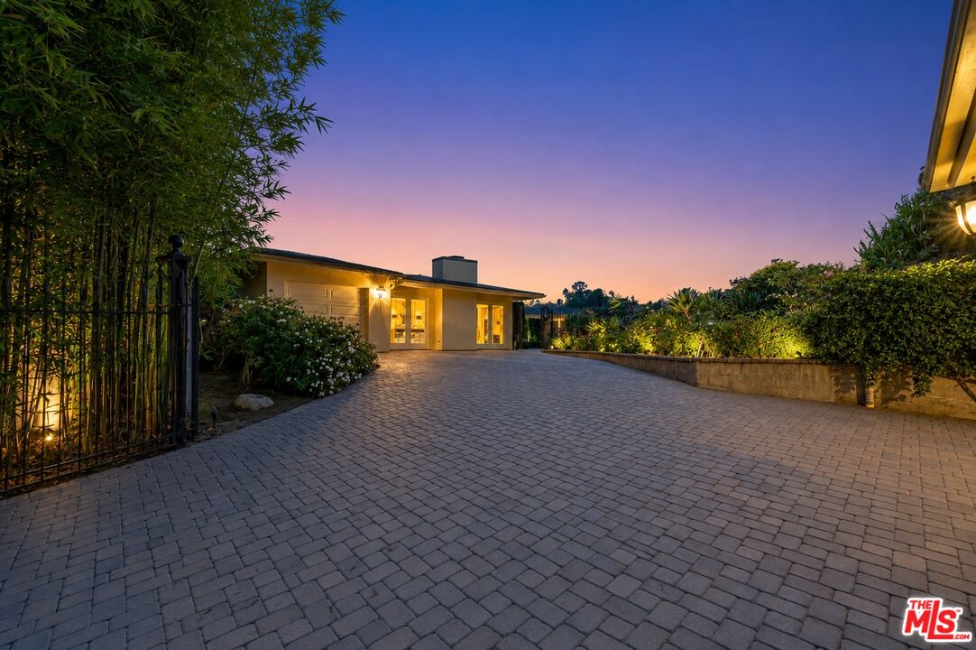 1457 Claridge Dr
