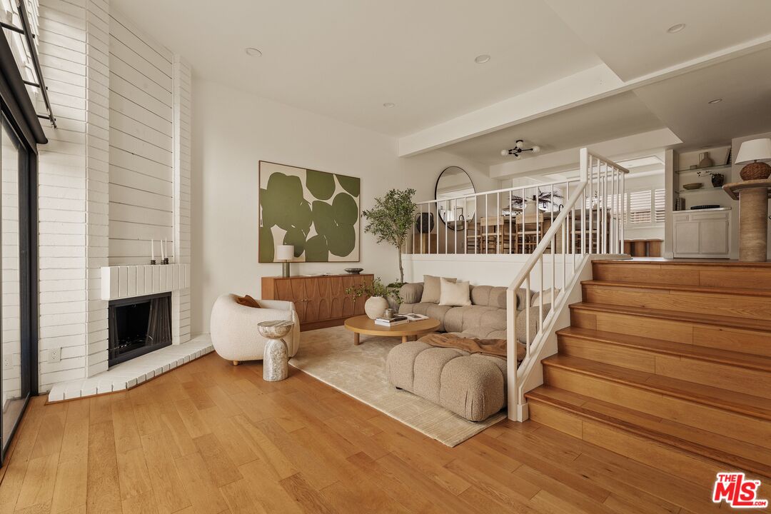4600 Glencoe Ave Unit: 2